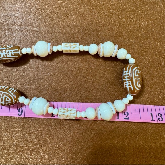 White and Brown Beaded Necklace with Decorative Elements - Picture 4 of 4